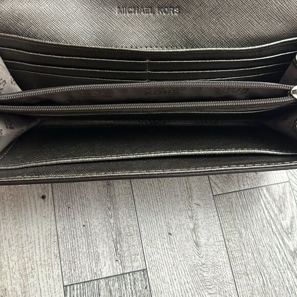 Michael Kors Jet Set Large Saffiano Leather Snap-Front Wallet - Picture 11 of 12